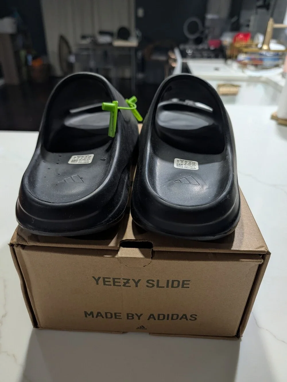 Men's YEEZY Slipper Size 13 Onyx